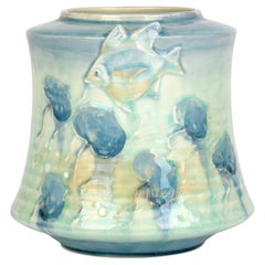 Vase Royal Doulton Art Nouveau doublé d'un tube avec un poisson ange 