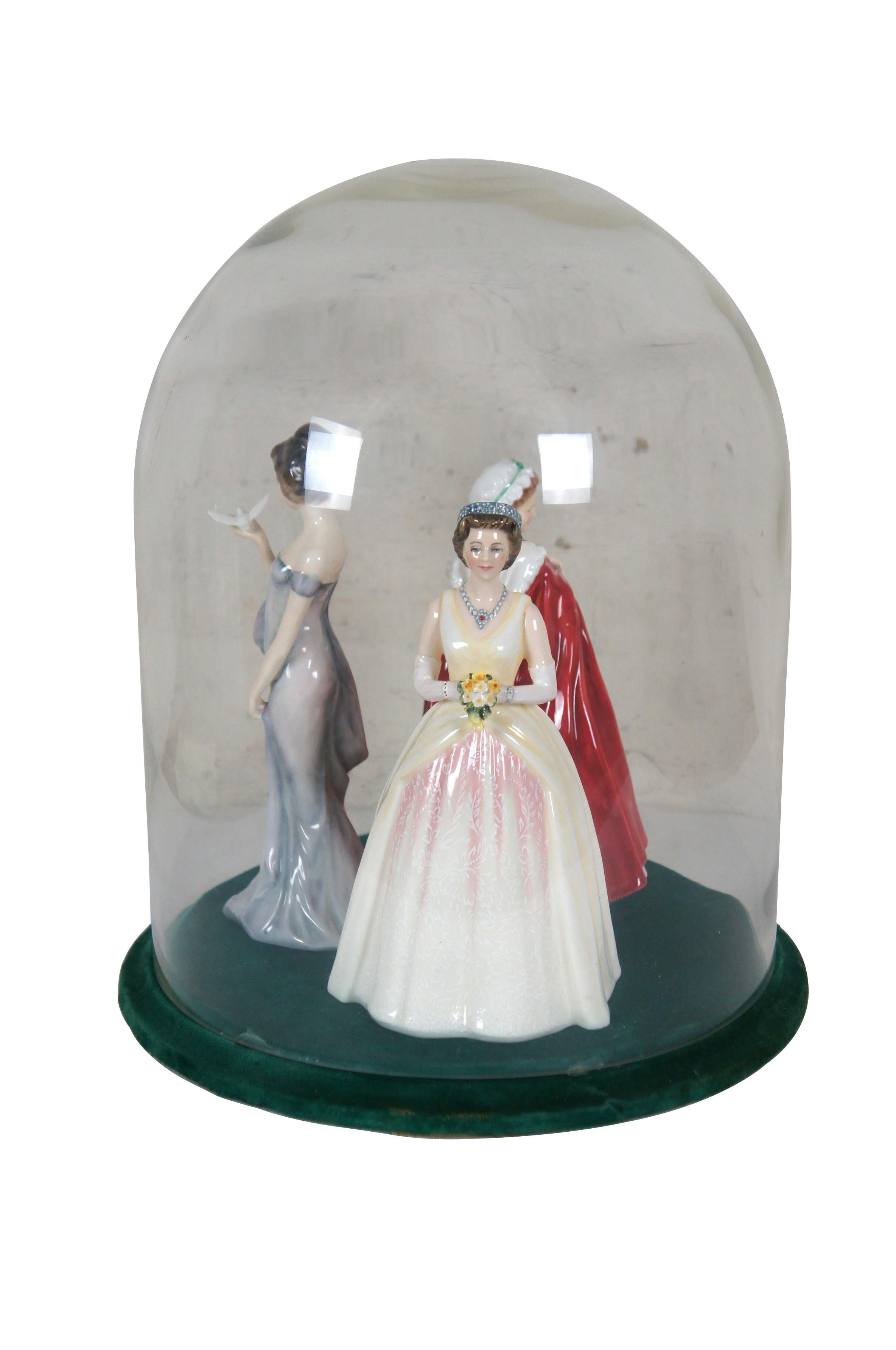 Royal Doulton Tafelaufsatz Figuren in Glockenglas Königin Elizabeth II Bess Harmonie im Zustand „Gut“ im Angebot in Dayton, OH