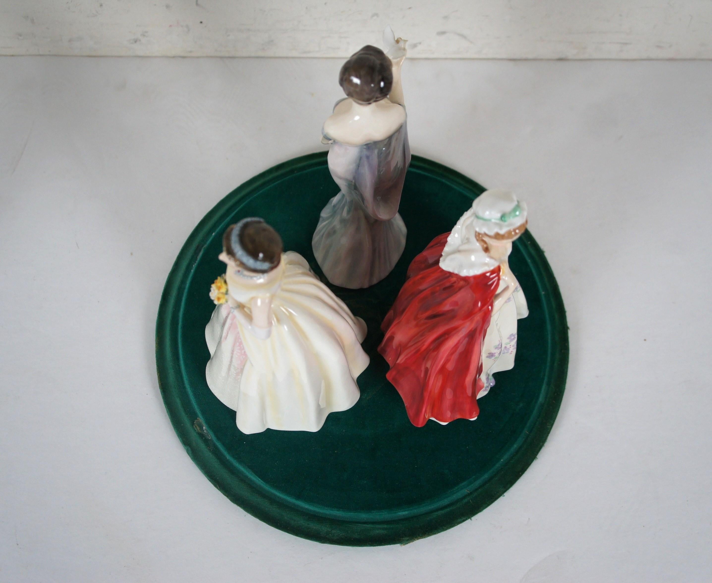 Royal Doulton Tafelaufsatz Figuren in Glockenglas Königin Elizabeth II Bess Harmonie im Angebot 3
