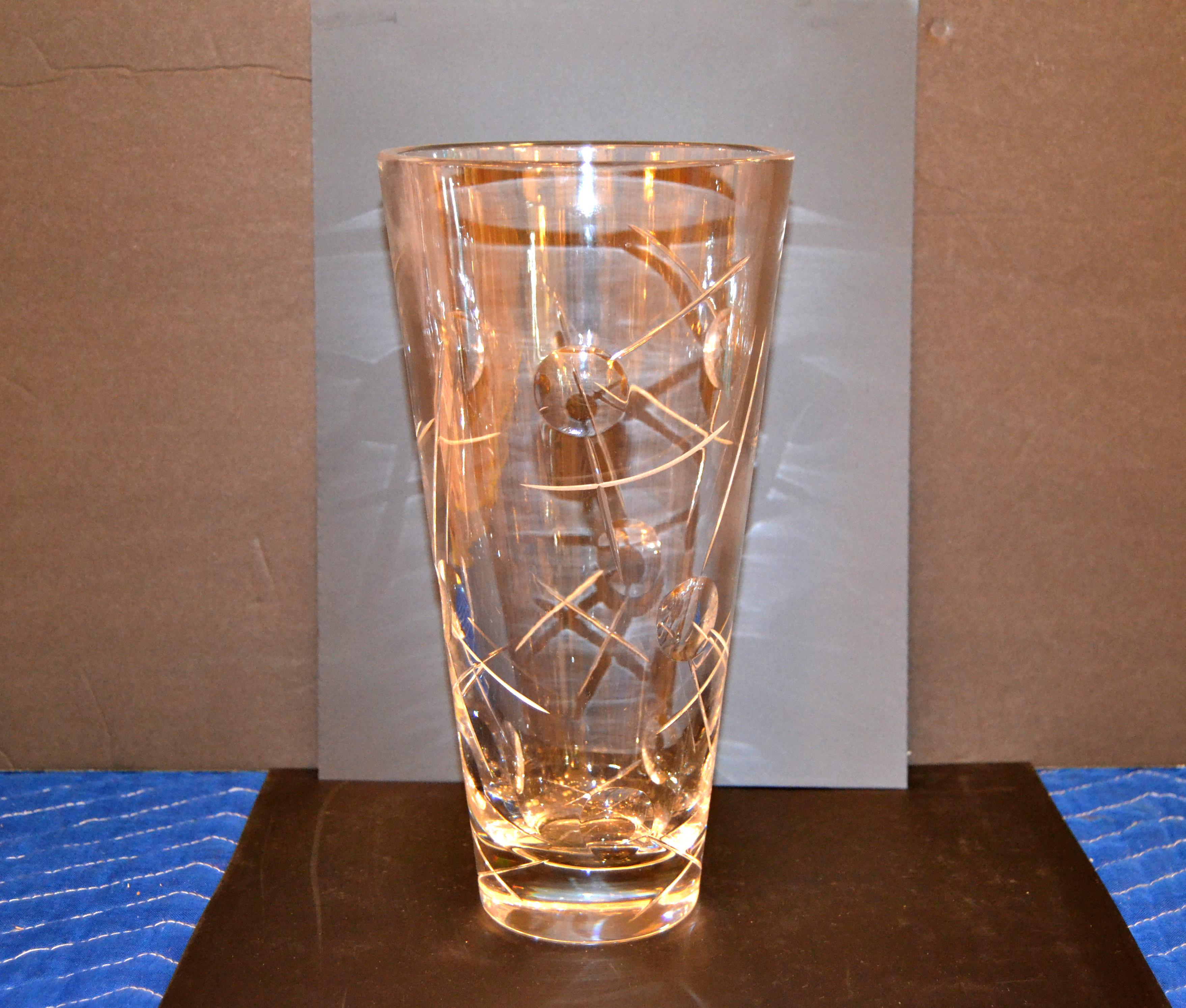 Royal Doulton Cut Crystal Vase with Bubbles Etching Mid-Century Moden England For Sale 2