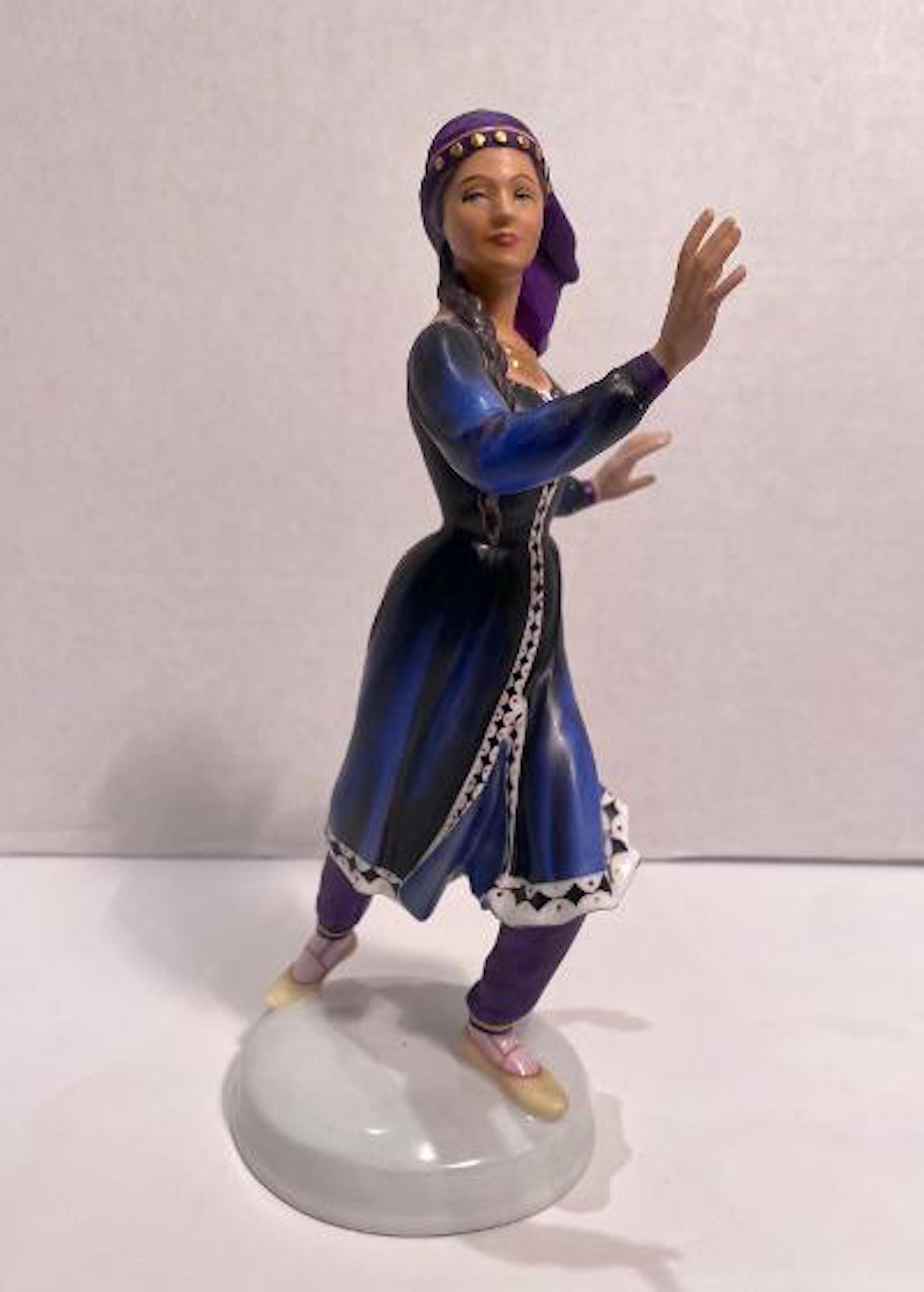 Autre Figurine en édition limitée Royal Doulton Dancers of the World Kurdish Dancer en vente