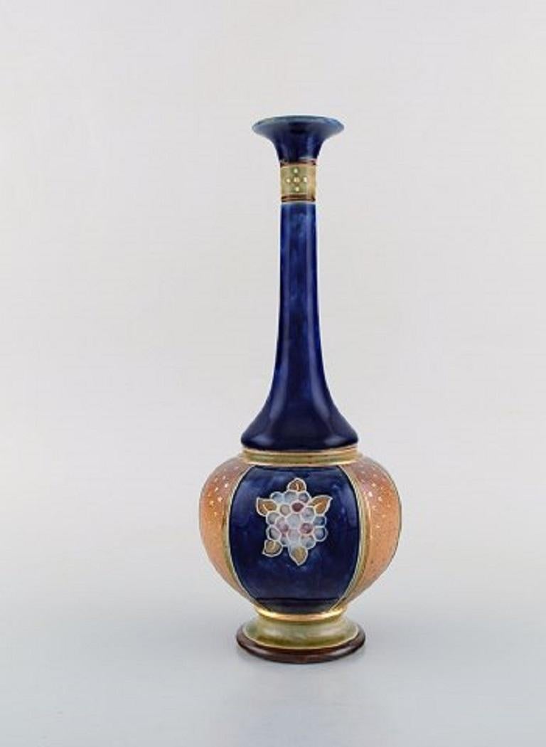 Art nouveau Paire de vases Art Nouveau à col étroit Royal Doulton, Angleterre en vente