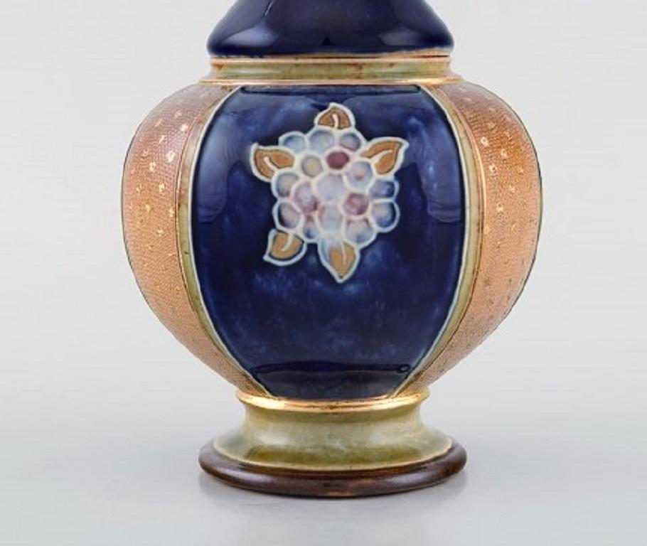 Paire de vases Art Nouveau à col étroit Royal Doulton, Angleterre Bon état - En vente à Copenhagen, DK