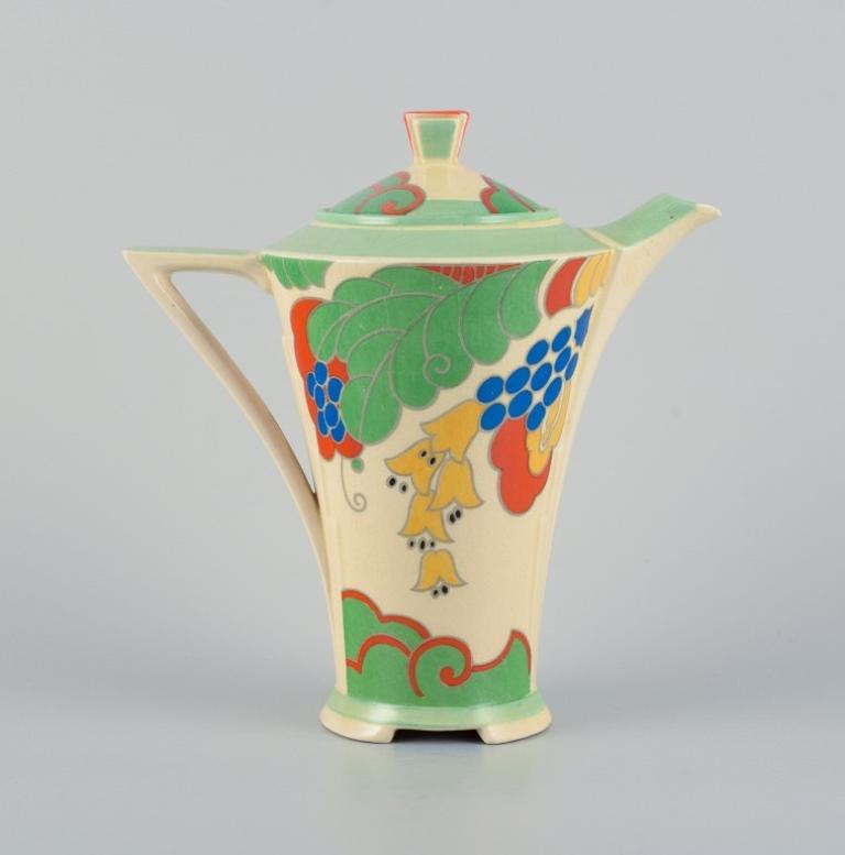 Royal Doulton, England. 
'Caprice' coffee pot in earthenware.
In the style of Clarice Cliff (1899-1963).
Model 404692.
Approx. 1940s.
In excellent condition with natural cracking.
Marked.
Dimensions: H 19.0 x D 19.0 cm. (including handle and spout).