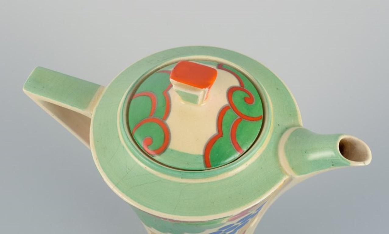 Royal Doulton, England.  'Caprice' coffee pot in earthenware. 1940s In Excellent Condition In Copenhagen, DK