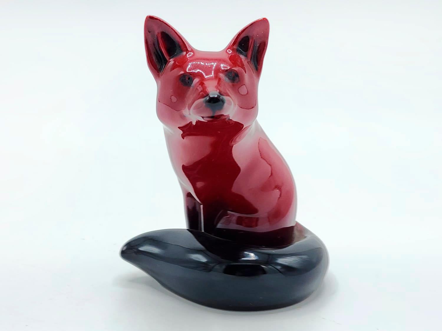 Royal Doulton Flambe Sitting Fox Hn130 Bone China Porcelain Figurine In Good Condition For Sale In Autonomous City Buenos Aires, CABA
