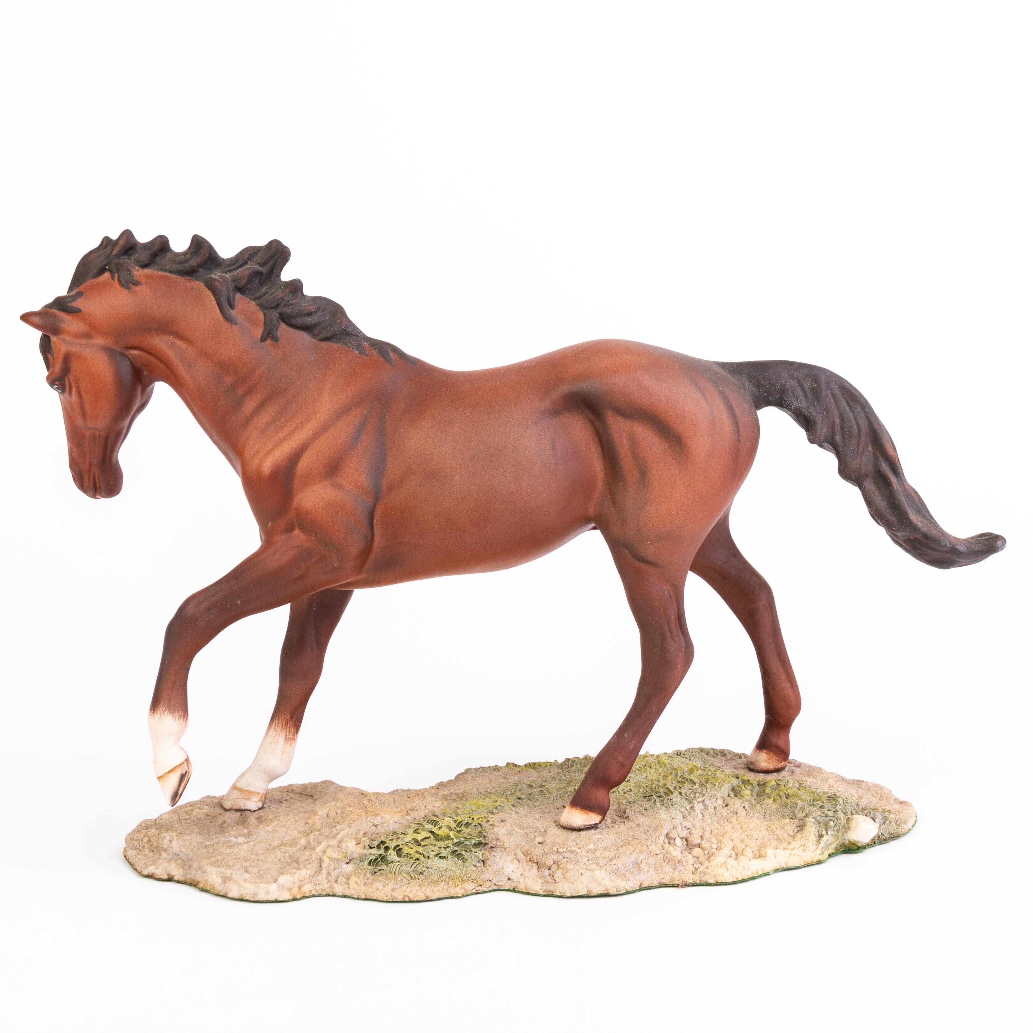 Royal Doulton Hand Painted Porcelain Horse Sculpture  In Good Condition For Sale In Nottingham, GB