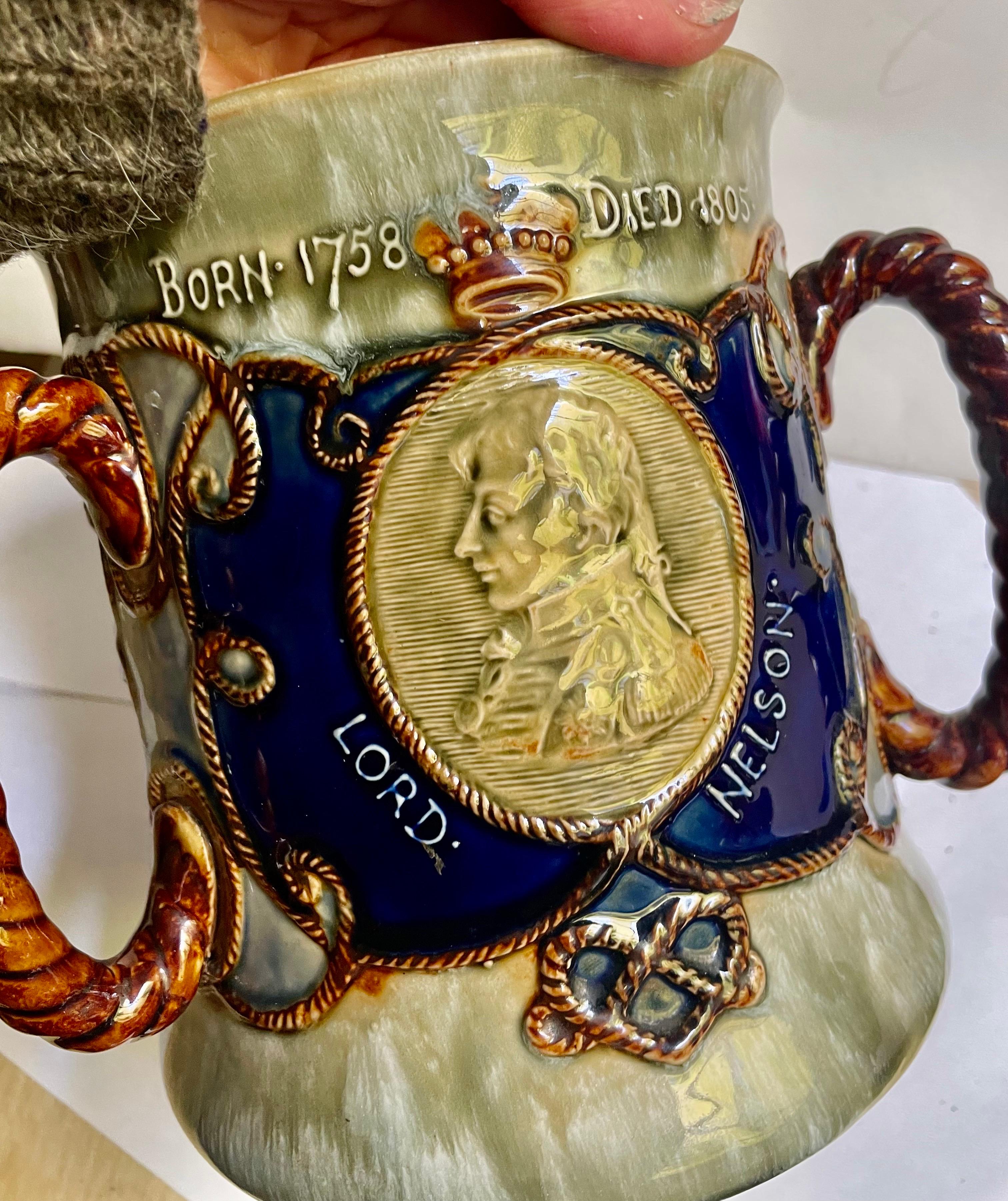 20ième siècle Royal Doulton Lord Nelson Memorial Large Stoneware Loving Cup Centerpiece (pièce maîtresse en grès) en vente