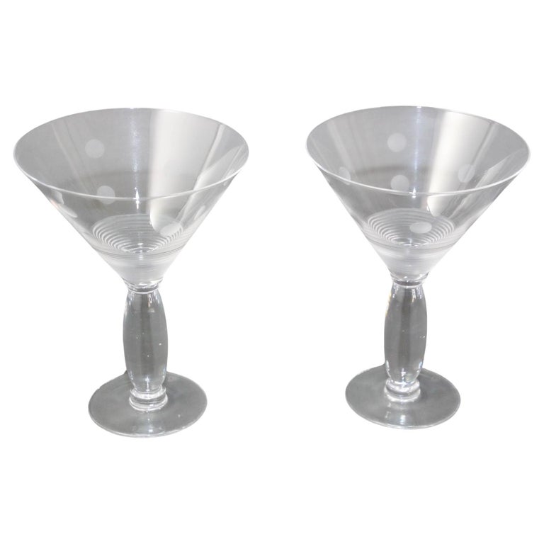 https://a.1stdibscdn.com/royal-doulton-martini-crystal-etched-glasses-set-of-2-vintage-cocktail-barware-for-sale/f_9068/f_377381821703878584069/f_37738182_1703878584567_bg_processed.jpg?width=768
