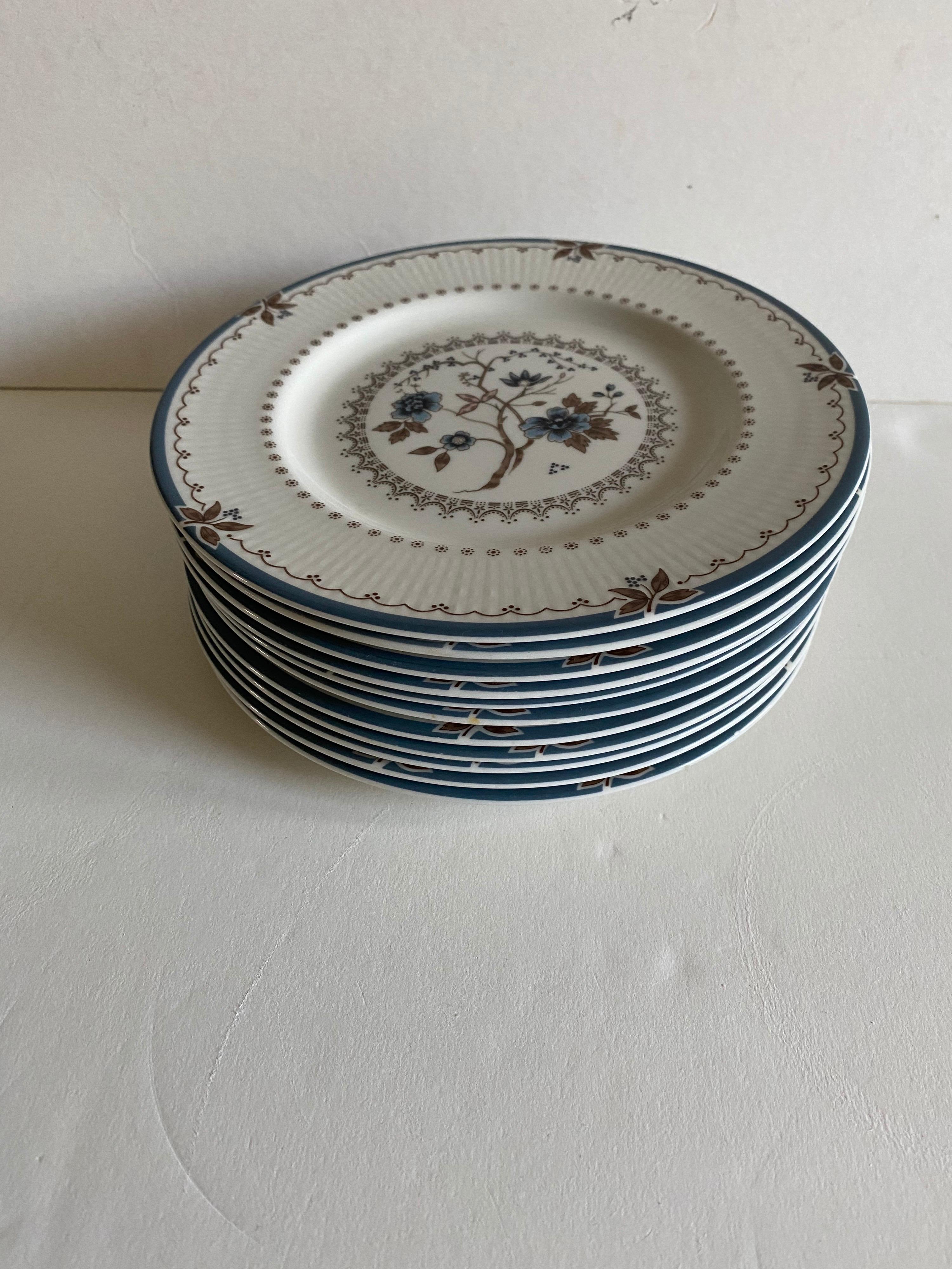 A set of 12 salad and bread plates by Royal Doulton in the Old Colony pattern.

Includes 6 salad plates and 6 bread plates.

Size: Salad plates, 8 inches wide; bread plates 6-1/8 inches wide.


