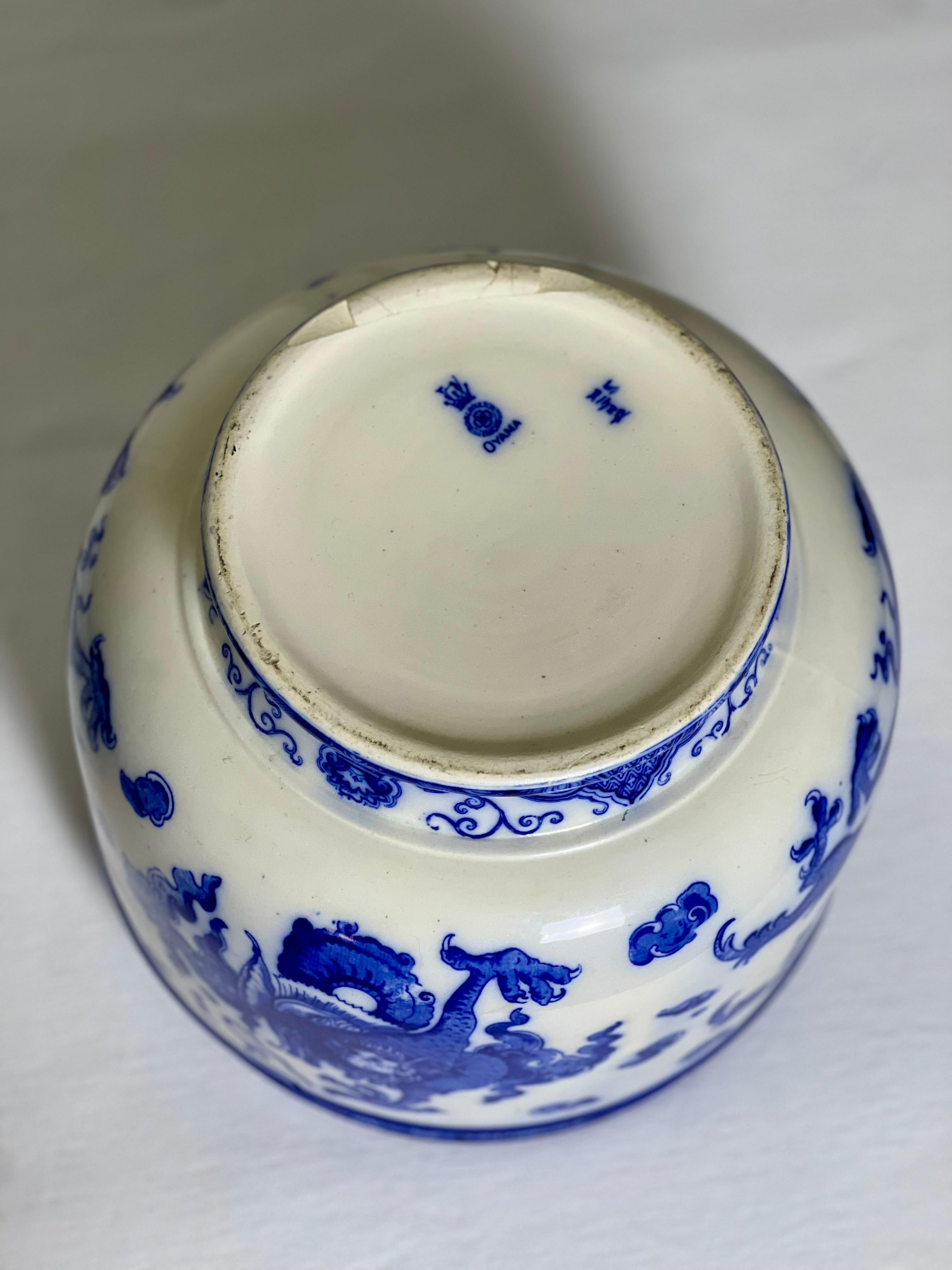 Jardinière Royal Doulton Oyama en porcelaine bleue à motifs en vente 5