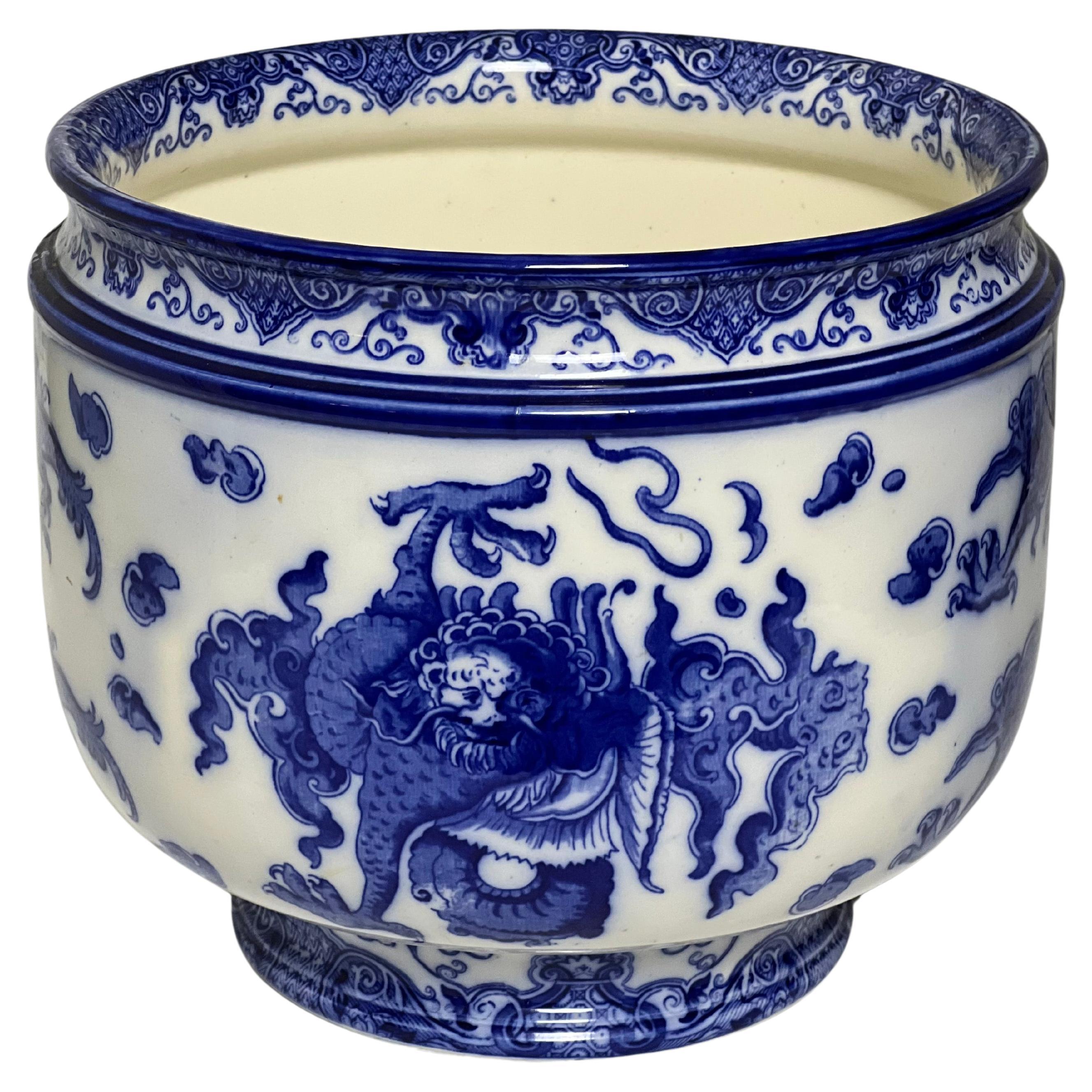 Jardinière Royal Doulton Oyama en porcelaine bleue à motifs en vente