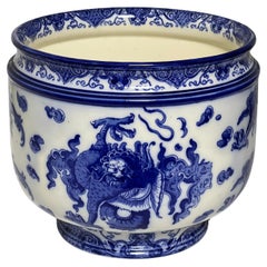 Jardinière Royal Doulton Oyama en porcelaine bleue à motifs