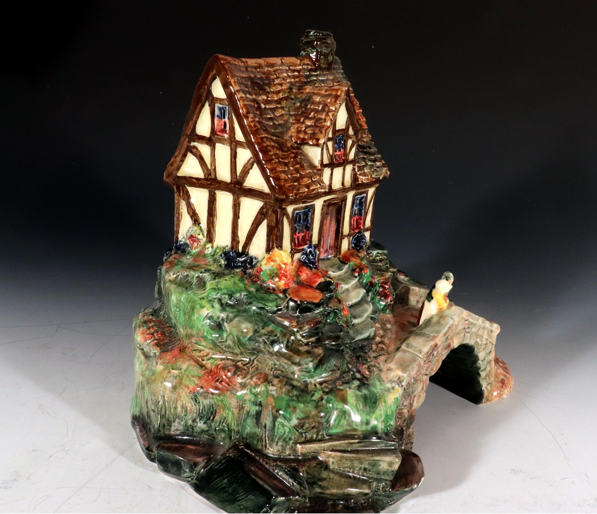 Moulin à eau et chalet Tudor Bastiile en poterie pastille de Royal Doulton en vente 1