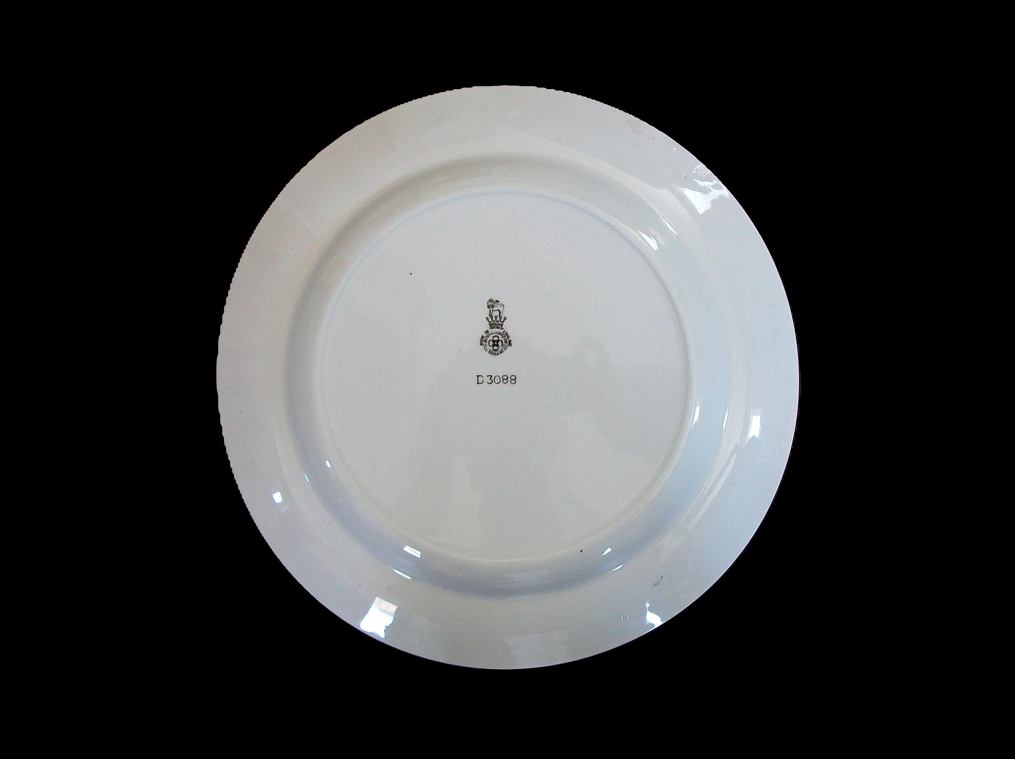 ROYAL DOULTON - Persian Pattern Plate - Design Number D3088 - U.K. - Circa 1920 For Sale 3