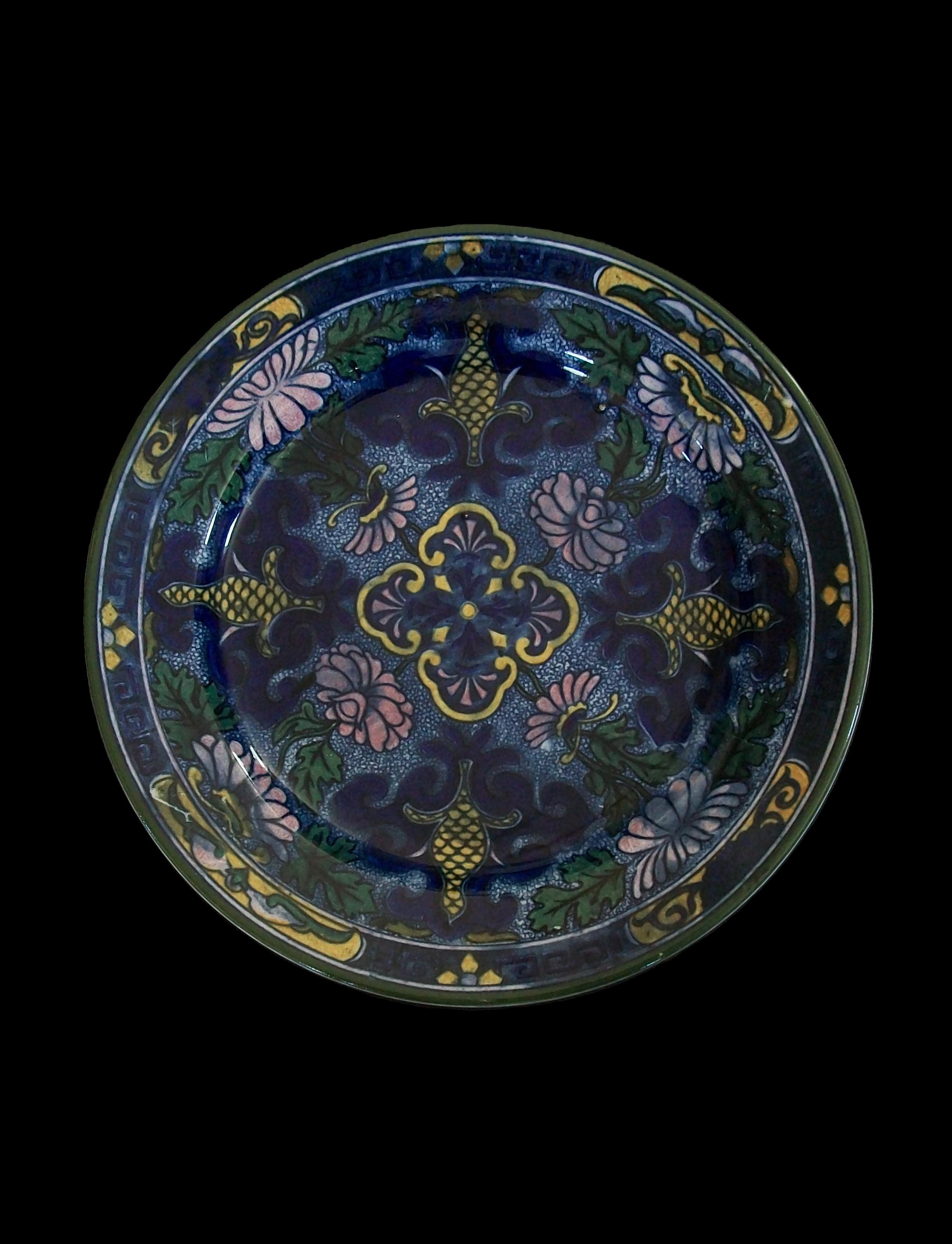 Ceramic ROYAL DOULTON - Persian Pattern Plate - Design Number D3088 - U.K. - Circa 1920 For Sale