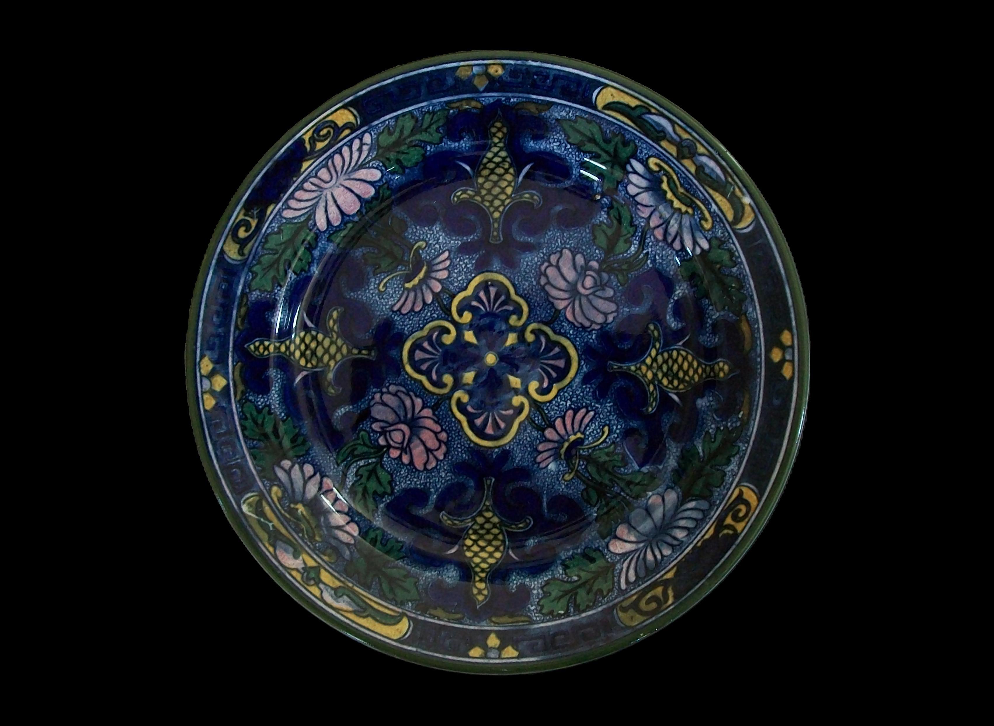 ROYAL DOULTON - Persian Pattern Plate - Design Number D3088 - U.K. - Circa 1920 For Sale 1