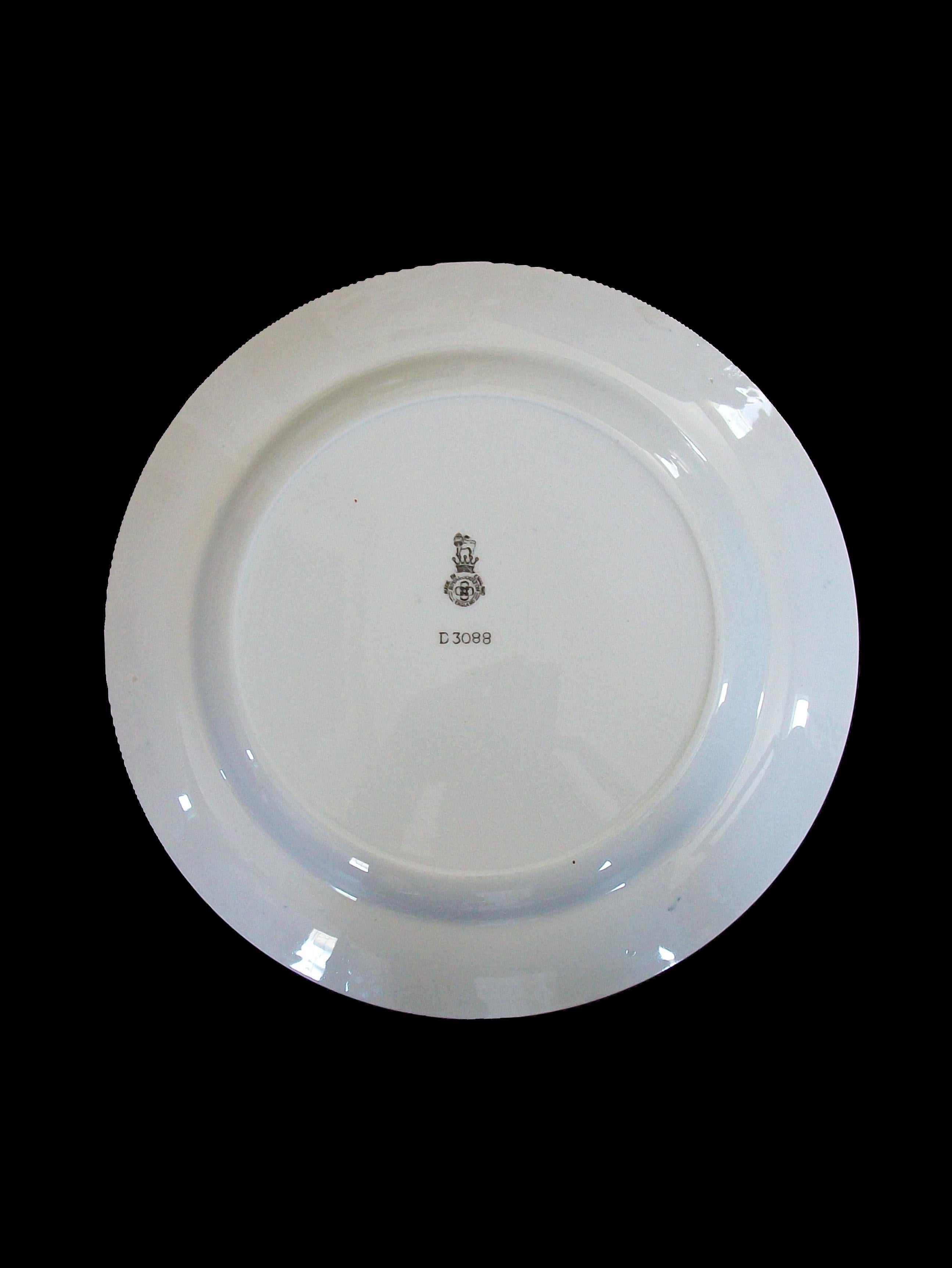 ROYAL DOULTON - Persian Pattern Plate - Design Number D3088 - U.K. - Circa 1920 For Sale 2