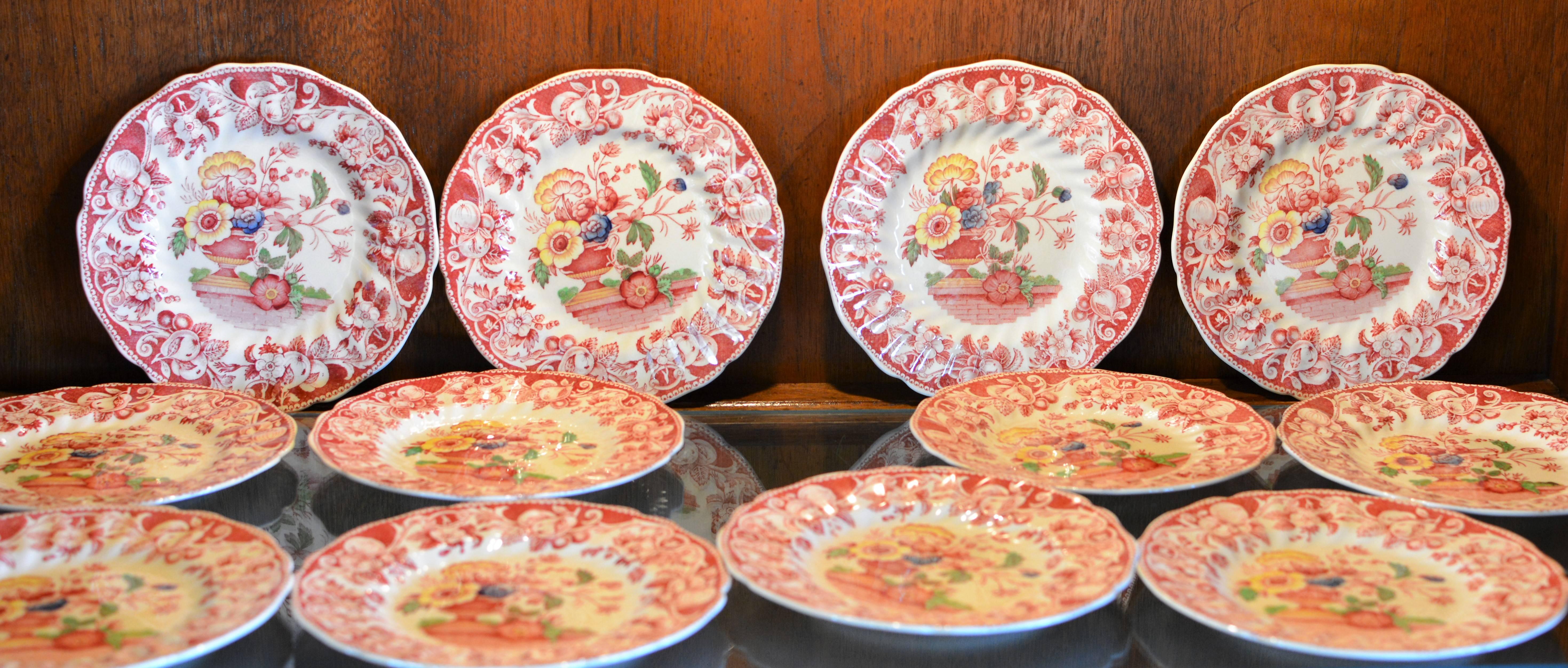 Royal Doulton Pomeroy Red Multi-Color Center Design China In Excellent Condition For Sale In Pataskala, OH