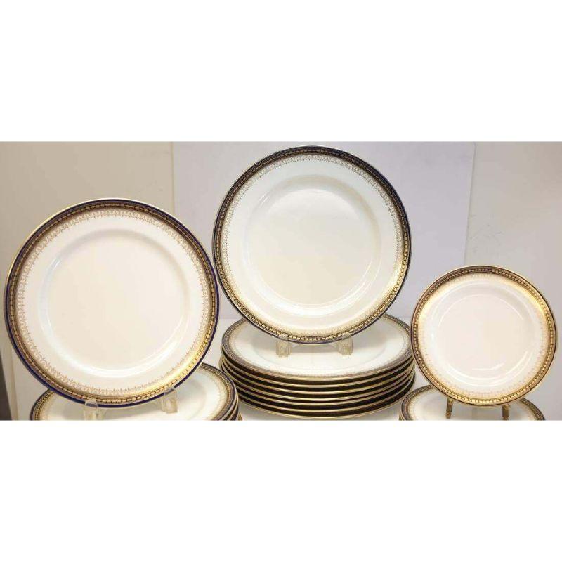 Royal Doulton porcelain 3 piece dinner service for 8, Cobalt Blue & Gilt Edge

24 piece Royal Doulton porcelain service, retailed by Davis Collamore & Co. Cobalt blue borders on ivory ground with gilt highlights. Consisting of 8 of each dinner