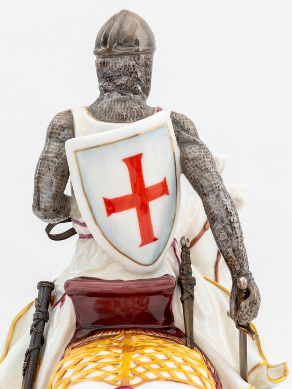 Figure de Saint George en porcelaine de Royal Doulton en vente 4