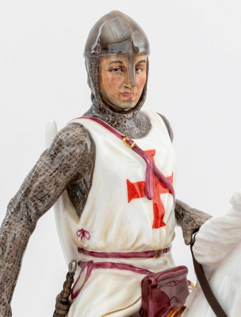 Britannique Figure de Saint George en porcelaine de Royal Doulton en vente