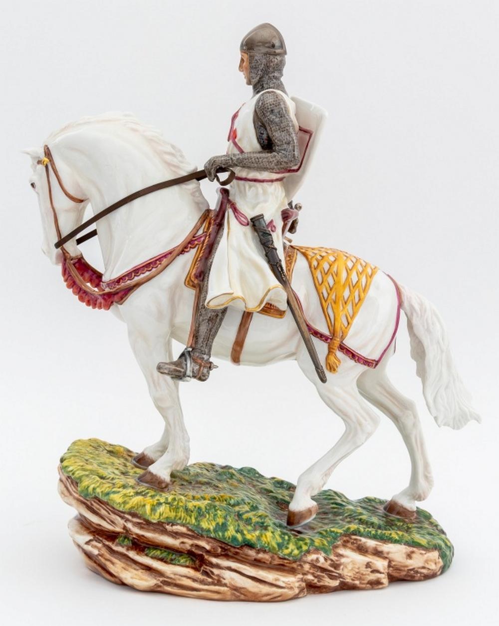 Figure de Saint George en porcelaine de Royal Doulton en vente 2