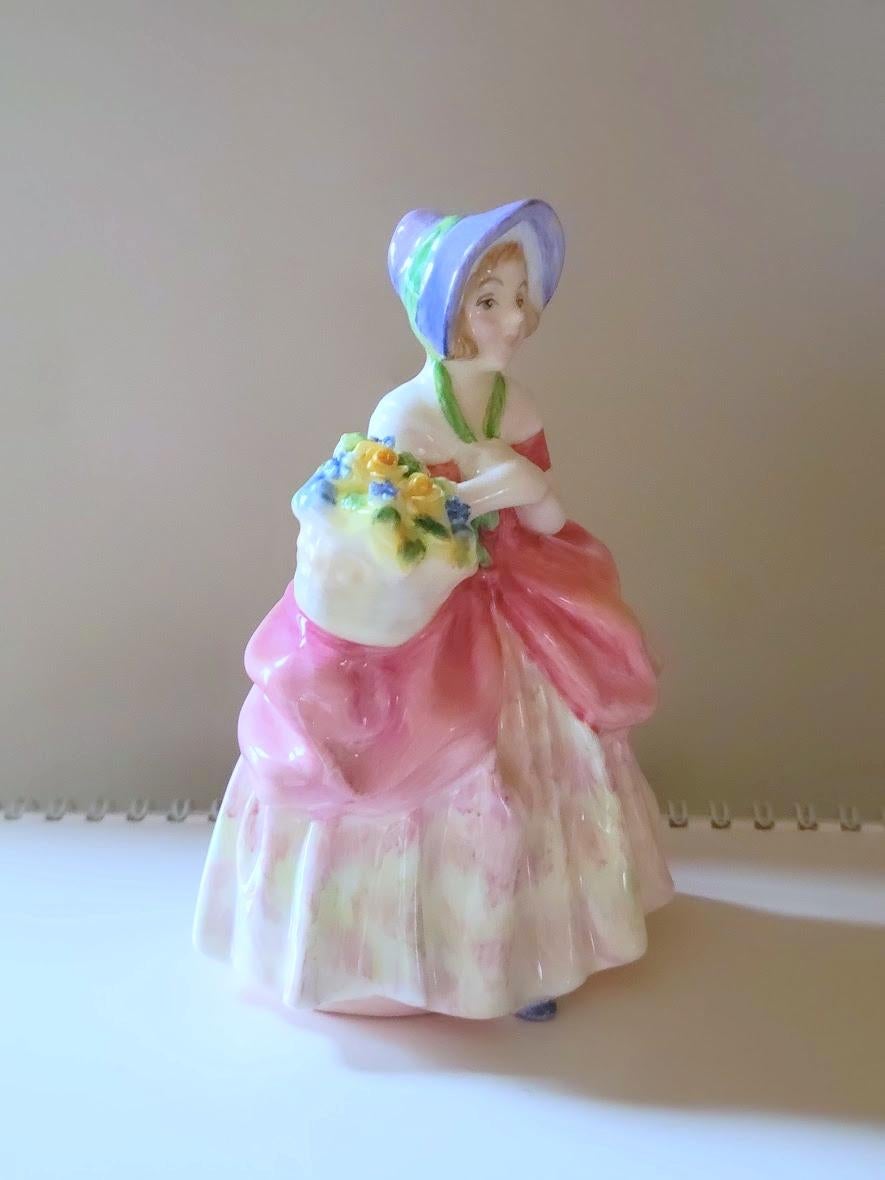 Royal Doulton Porcelain Figurine Cissie HN 1809 In Excellent Condition For Sale In Chesterland, OH