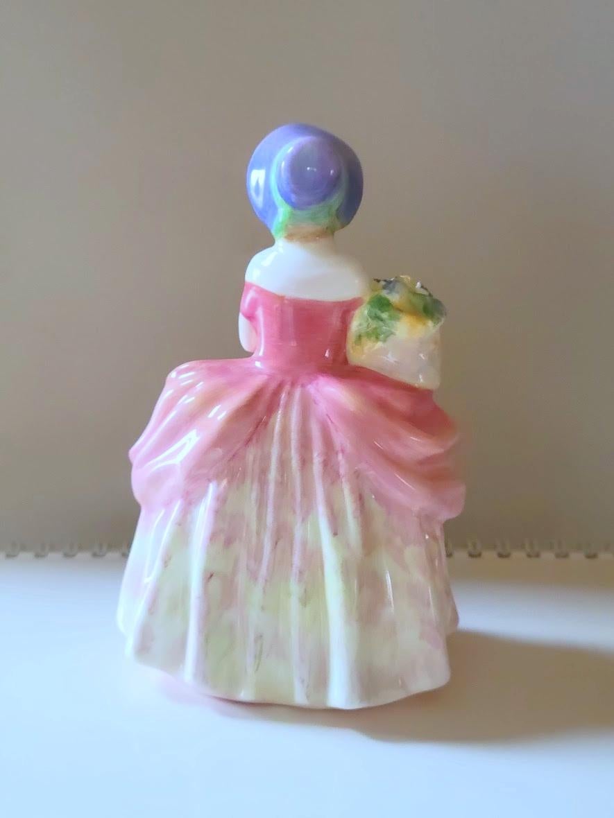Women's or Men's Royal Doulton Porcelain Figurine Cissie HN 1809 For Sale