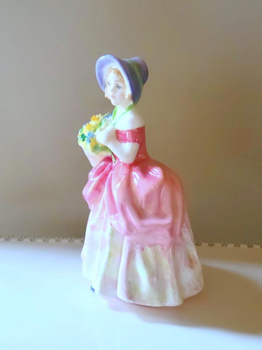 Royal Doulton Porcelain Figurine Cissie HN 1809 For Sale 1