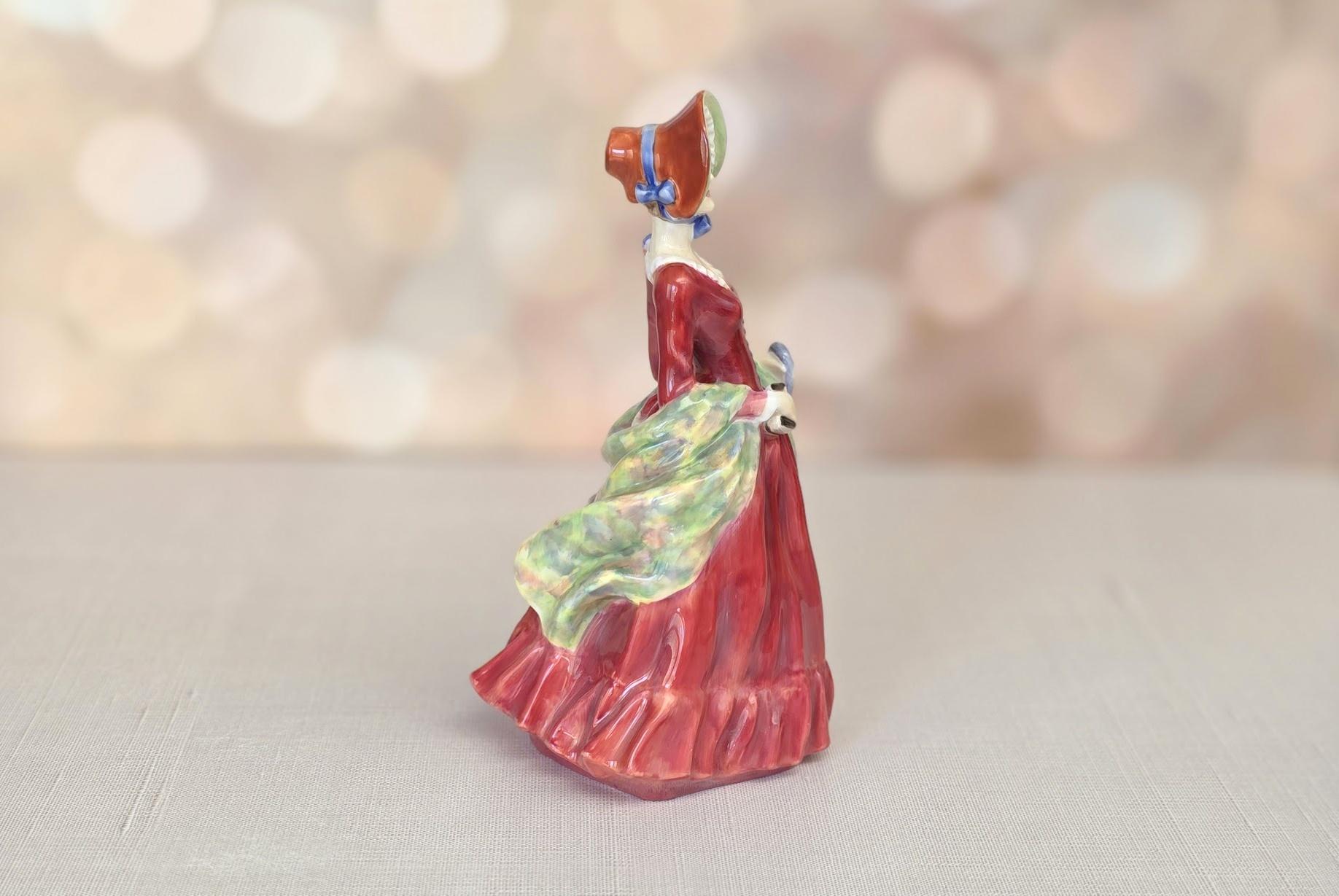 Royal Doulton Porcelain Figurine Sabbath Morn In Excellent Condition For Sale In Chesterland, OH