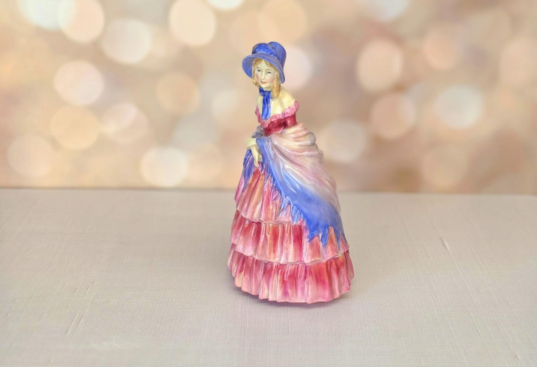 Figura de porcelana Royal Doulton Dama victoriana en venta 2