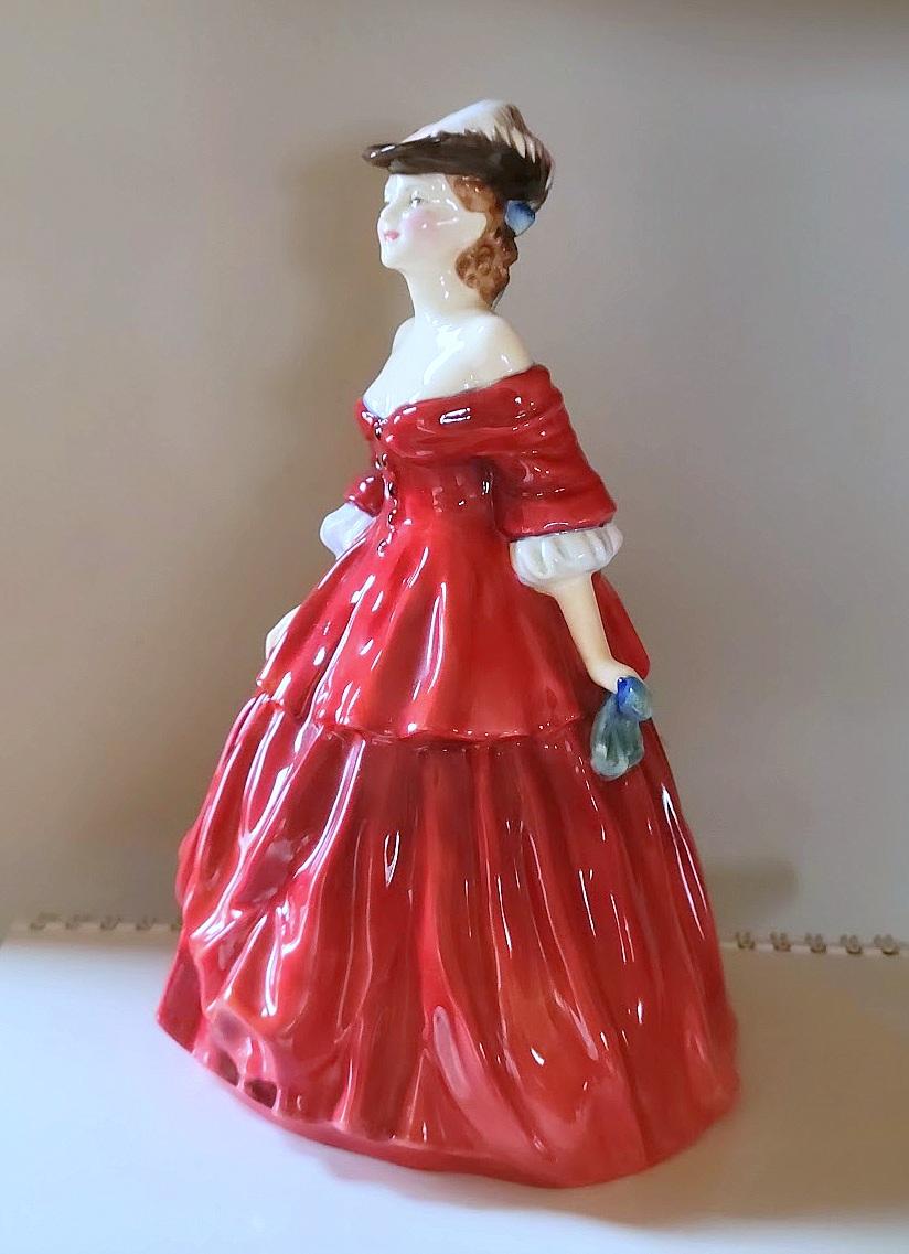 Royal Doulton Figurina di porcellana Vivienne In condizioni ottime in vendita a Chesterland, OH