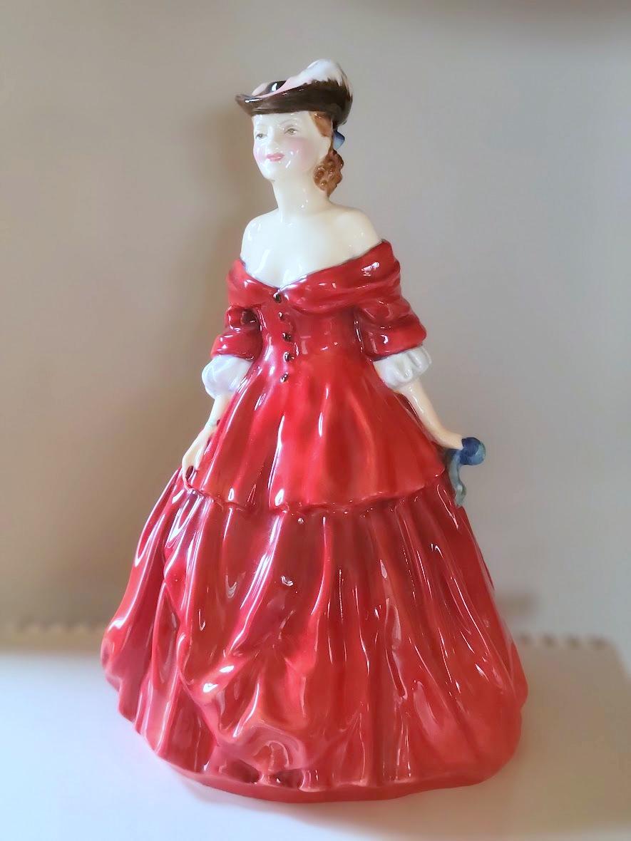 Royal Doulton Figurina di porcellana Vivienne in vendita 2