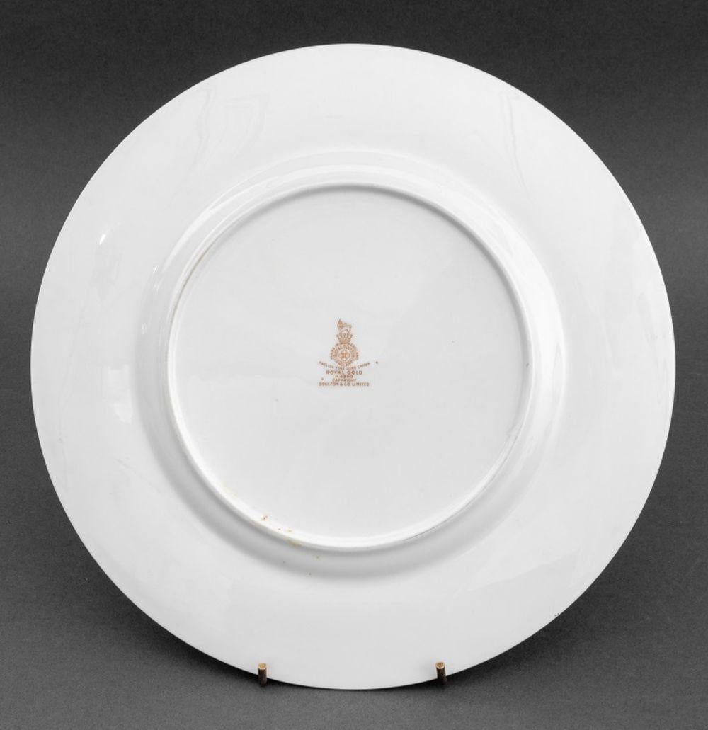Service de table Royal Doulton « Royal Gold » pour 12 personnes en vente 6