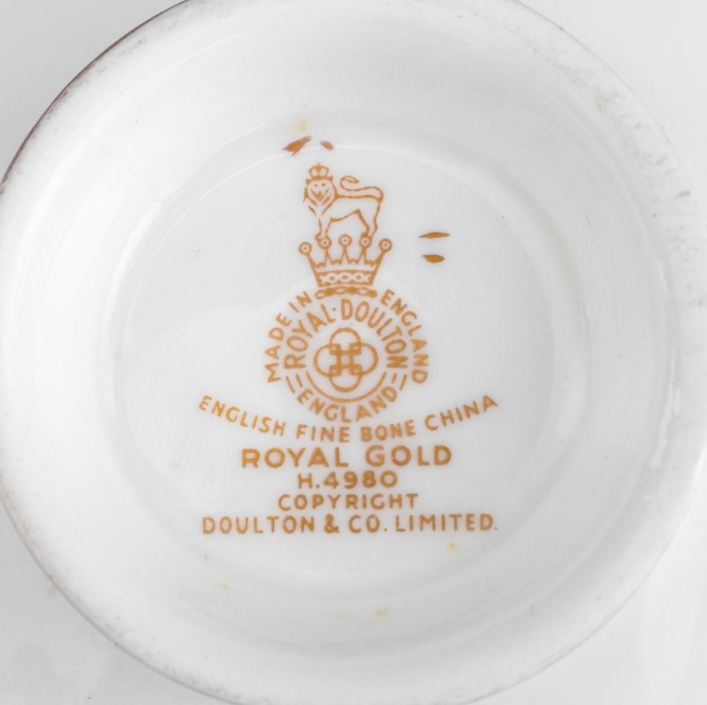 20ième siècle Service de table Royal Doulton « Royal Gold » pour 12 personnes en vente