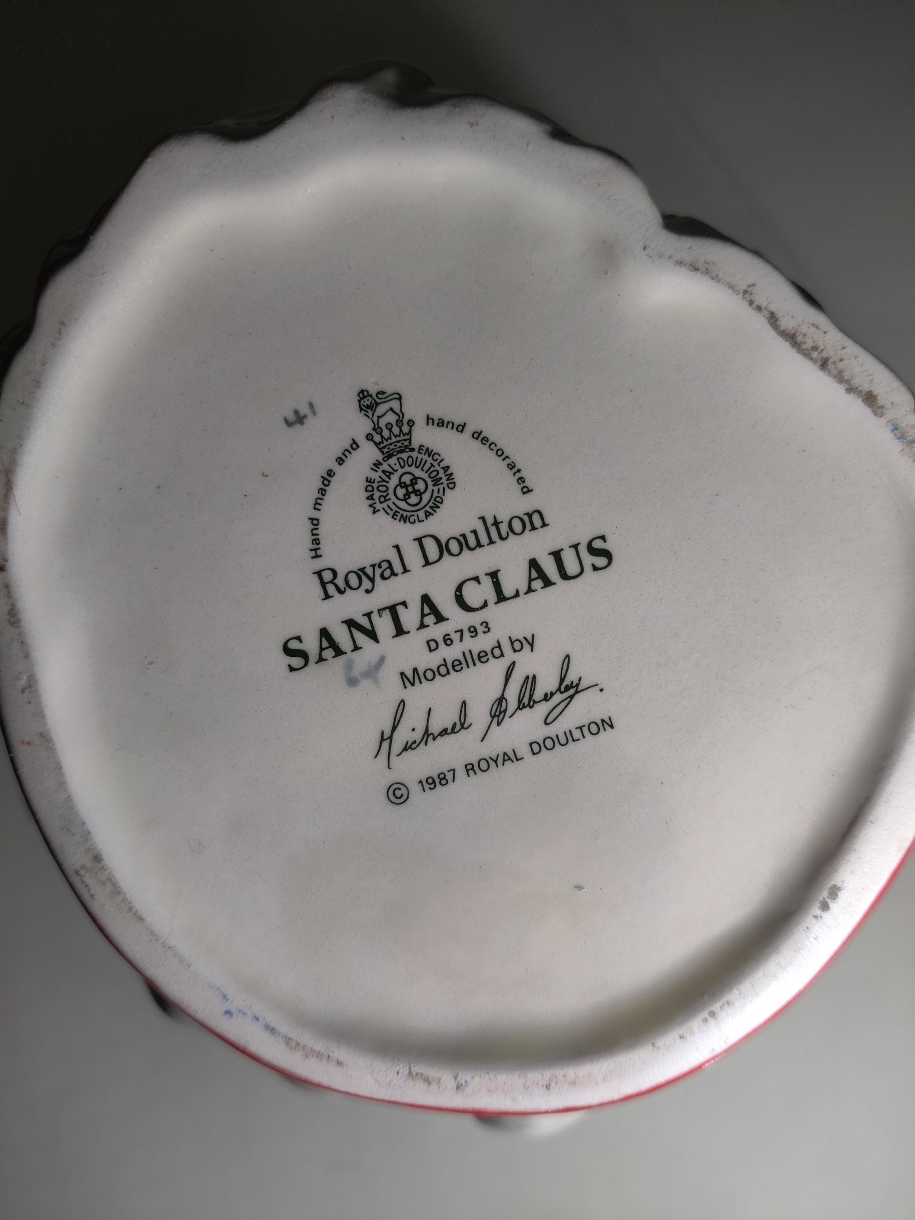 Porcelaine Pichet caractéristique du Santa Claus Royal Doulton en vente