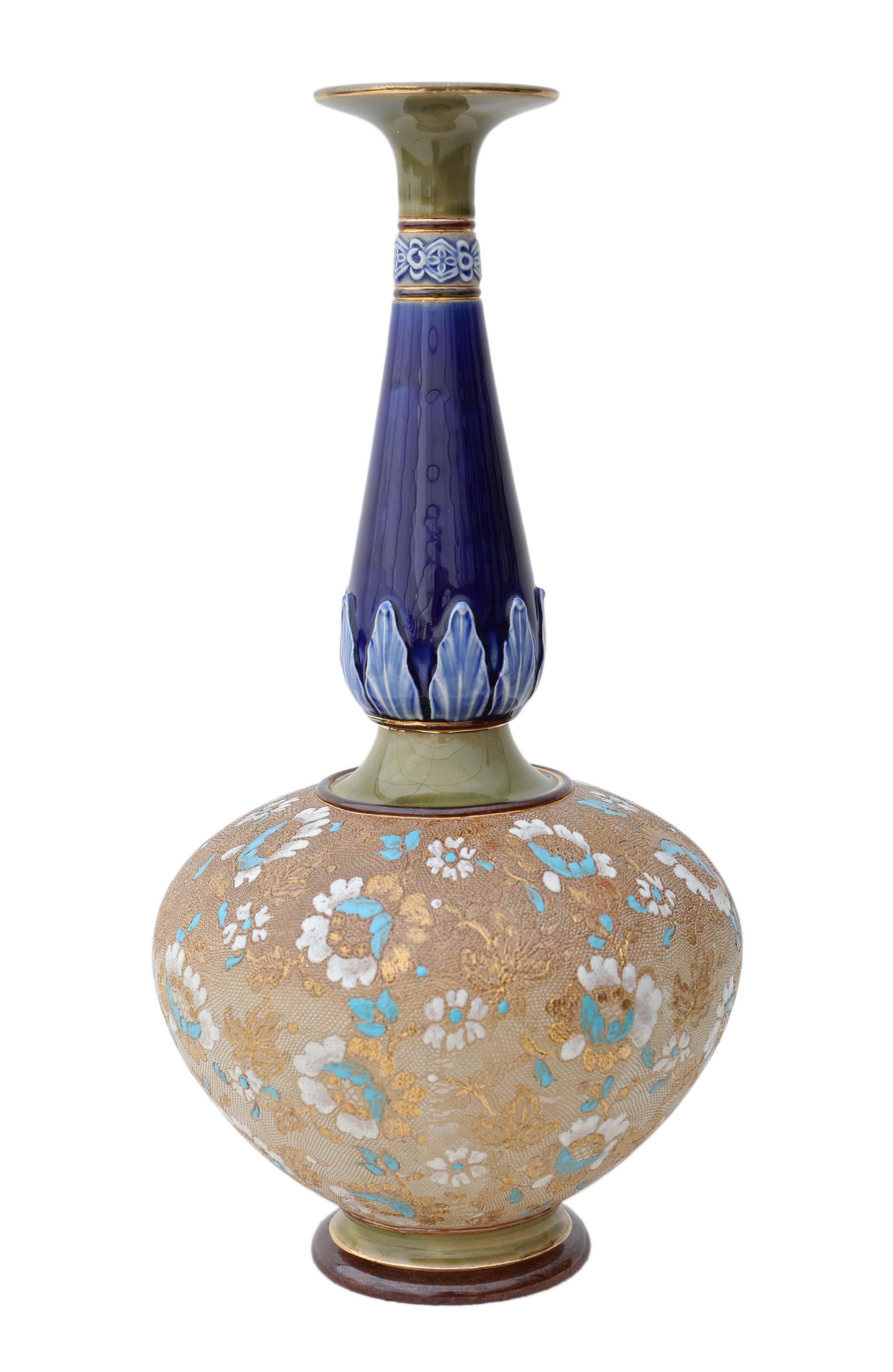 Antique large Royal Doulton Slater vase. Art Nouveau, dating from circa 1900-1920.
Lovely quality vase... a touch of class.
Would look amazing in the right location!
Overall maximum dimensions: 21cm diameter x 40cm height.
In good