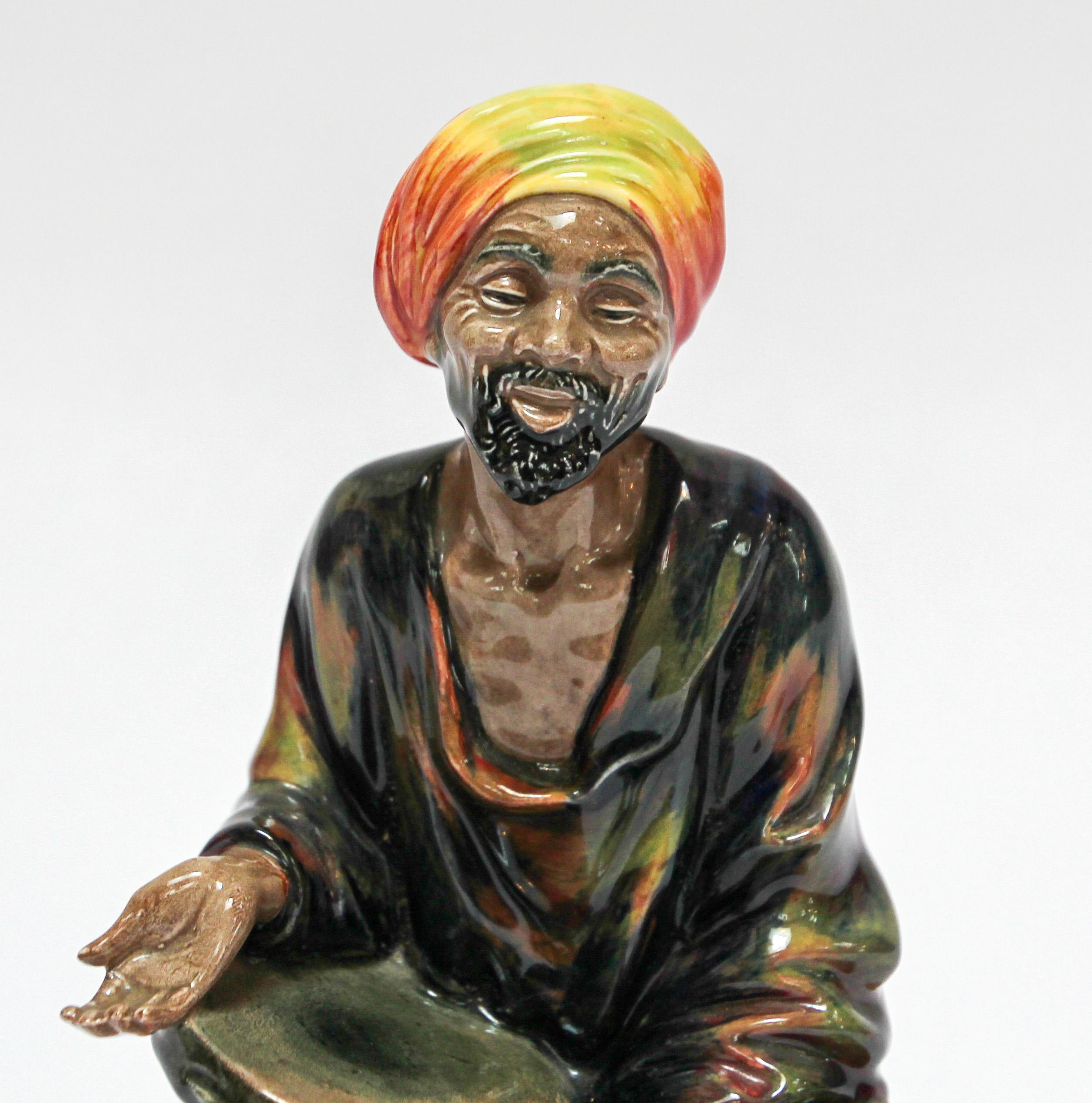 Figurine en porcelaine Royal Doulton, « Le Mendicant » en vente 2