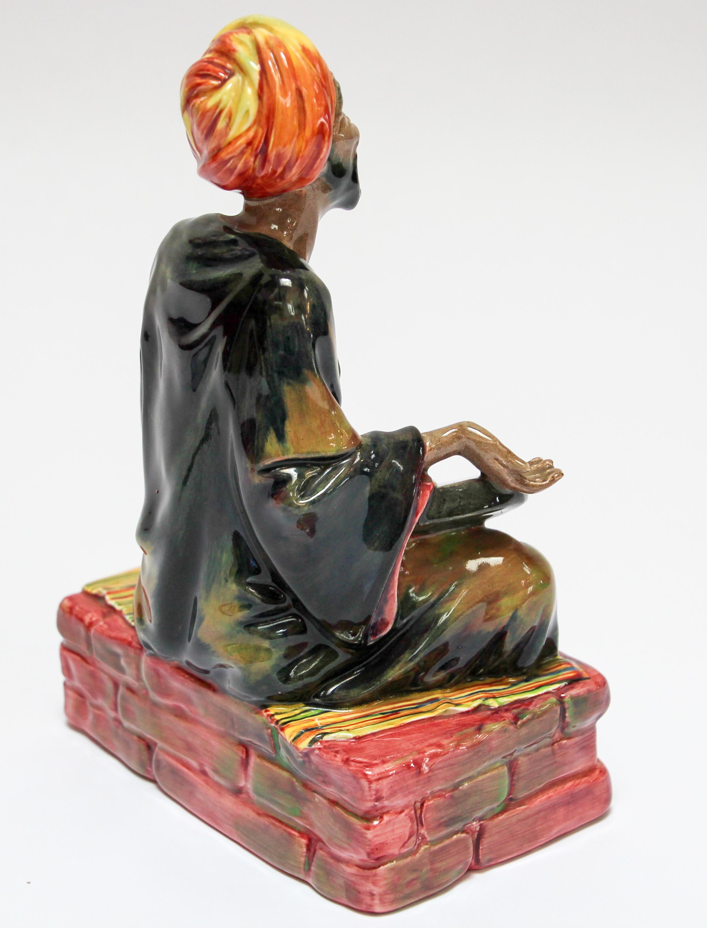 Figurine en porcelaine Royal Doulton, « Le Mendicant » Bon état - En vente à North Hollywood, CA