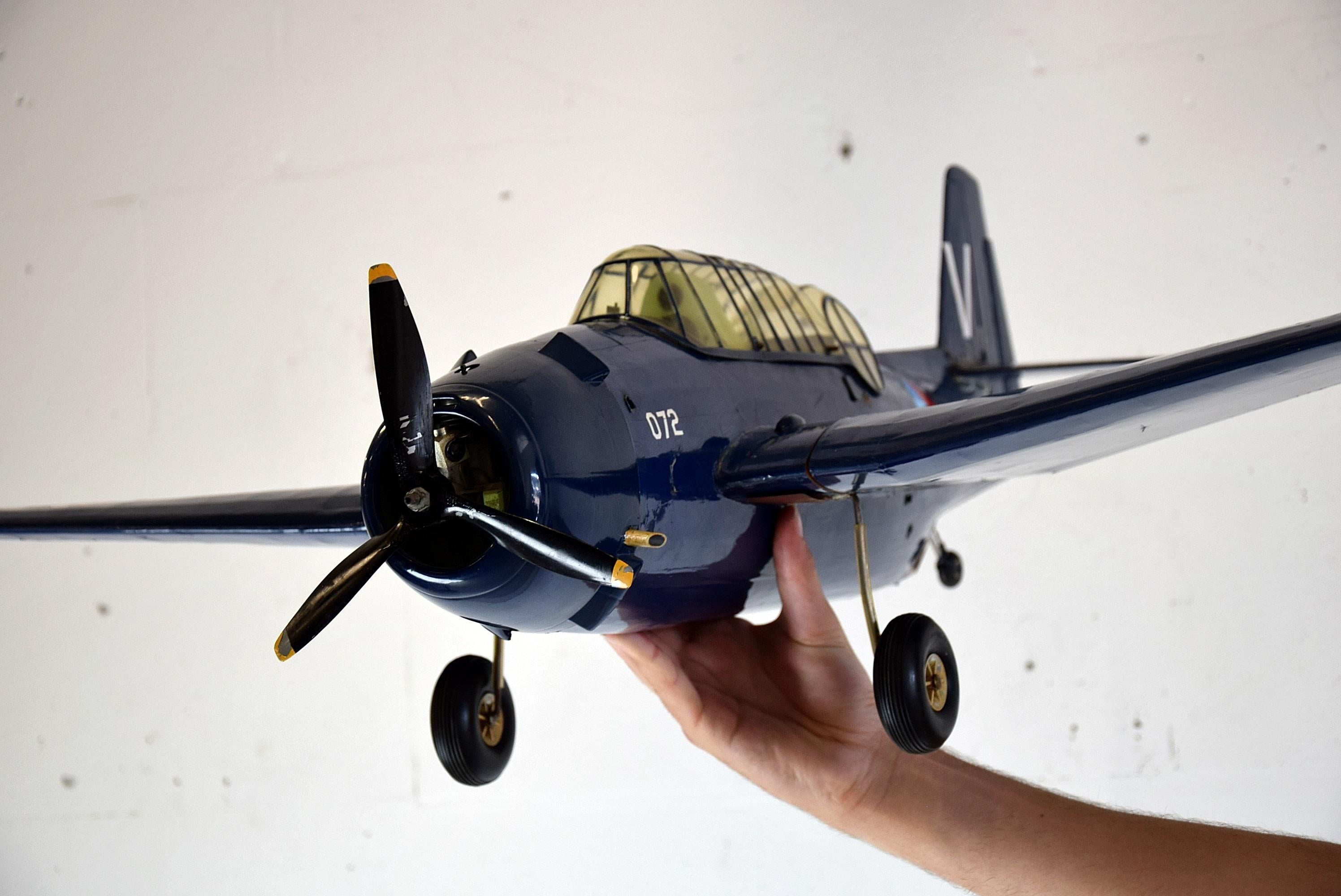 Modèle réduit d'avion Grumman TBM3 1960 de la marine royale néerlandaise en vente 7