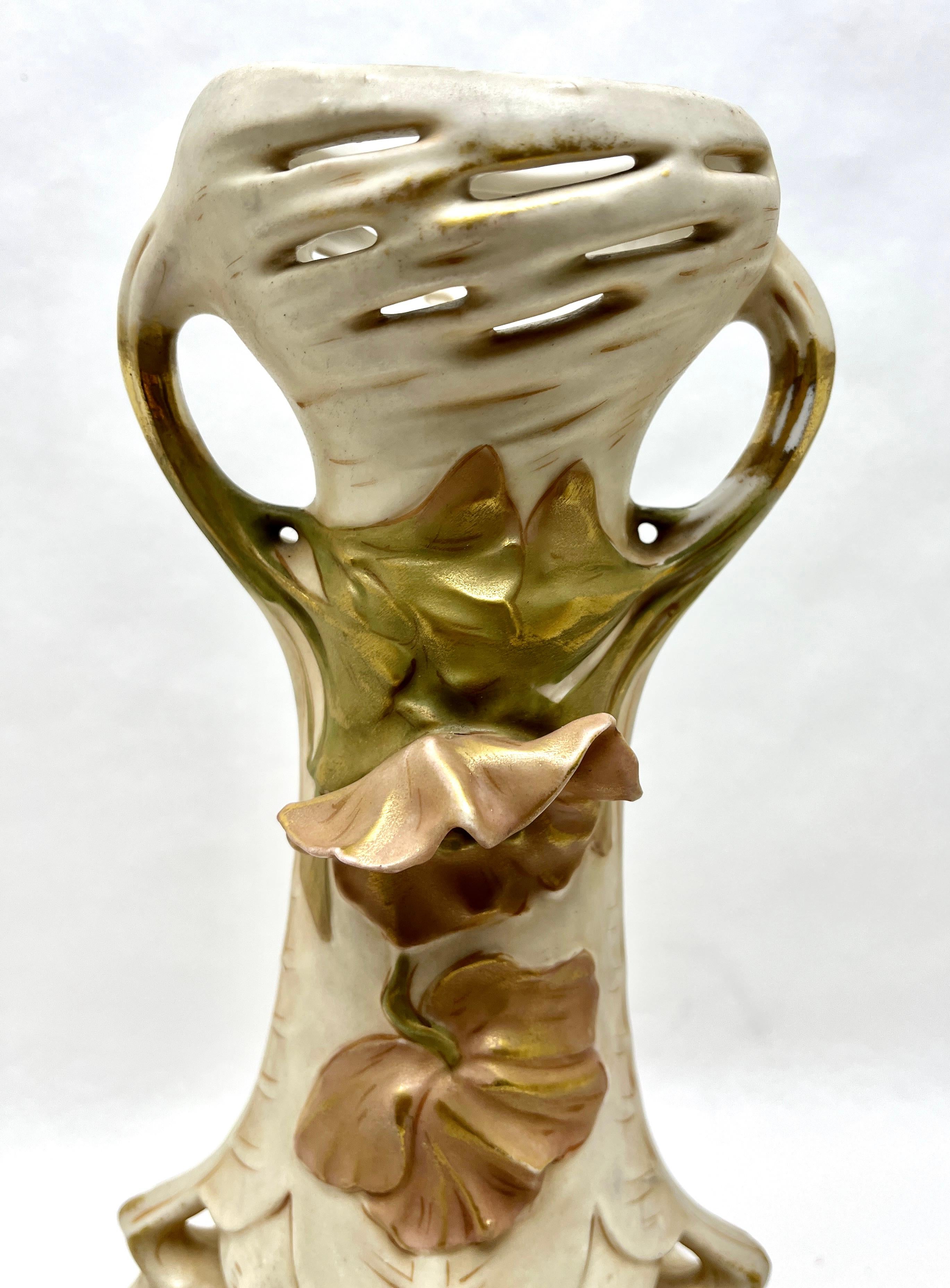 Royal Dux Bohemia Paar organisch geformte Vasen mit Fabrikstempel im Zustand „Gut“ im Angebot in Verviers, BE