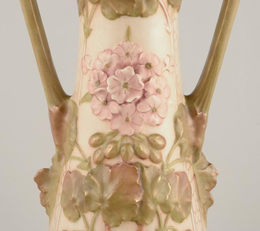 Smaltato Royal Dux, Repubblica Ceca. Colossale vaso Art Nouveau in porcellana. in vendita