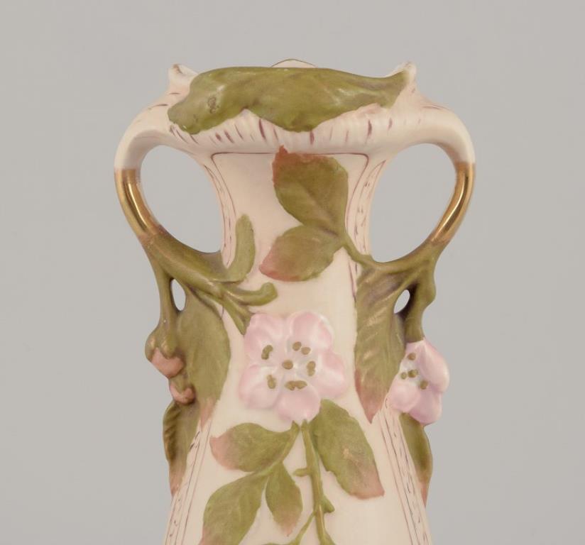 Ceco Royal Dux, Repubblica Ceca. Coppia di vasi Art Nouveau in porcellana. in vendita