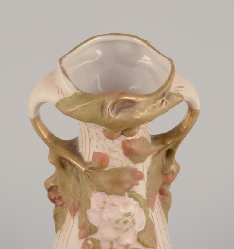 Royal Dux, Repubblica Ceca. Coppia di vasi Art Nouveau in porcellana. In condizioni ottime in vendita a København, Copenhagen