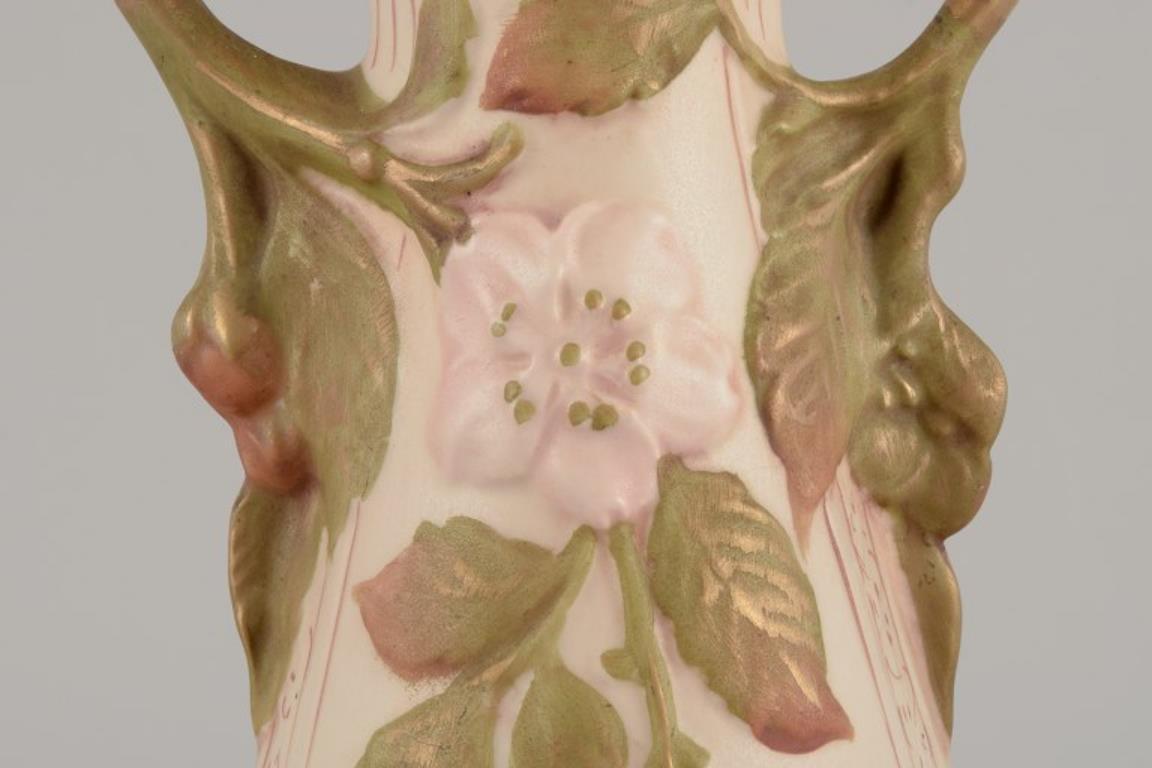 Porcellana Royal Dux, Repubblica Ceca. Coppia di vasi Art Nouveau in porcellana. in vendita