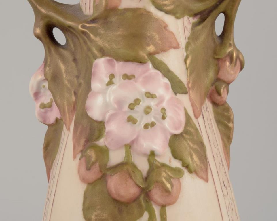 Royal Dux, Repubblica Ceca. Coppia di vasi Art Nouveau in porcellana. in vendita 1