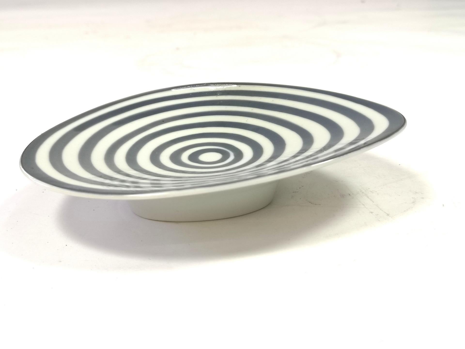 Royal Dux Czechoslovakian Porcelain Plate with Swirly Mid-Century Pattern, 1960s In Good Condition In Budapest, HU