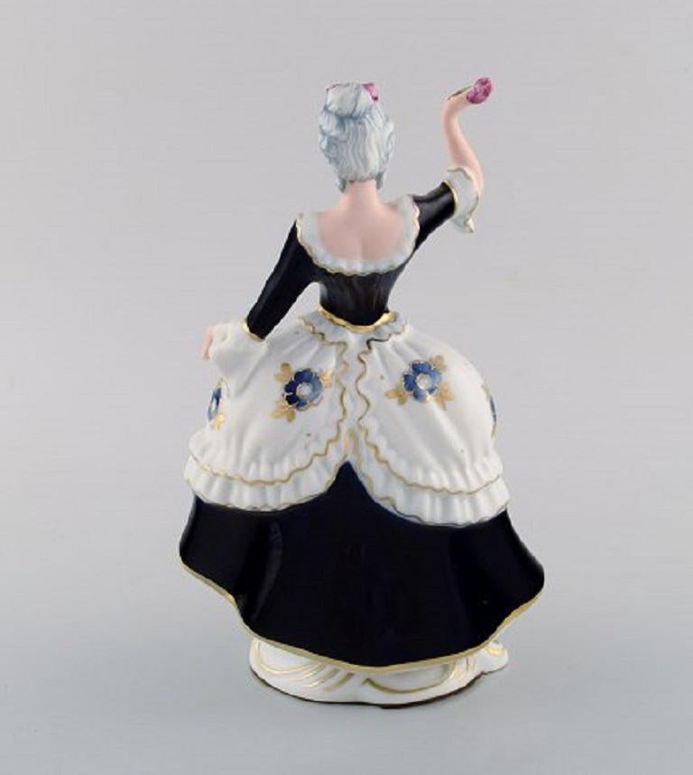 Royal Dux, Donna danzante in porcellana, anni '40 In condizioni buone in vendita a Copenhagen, DK