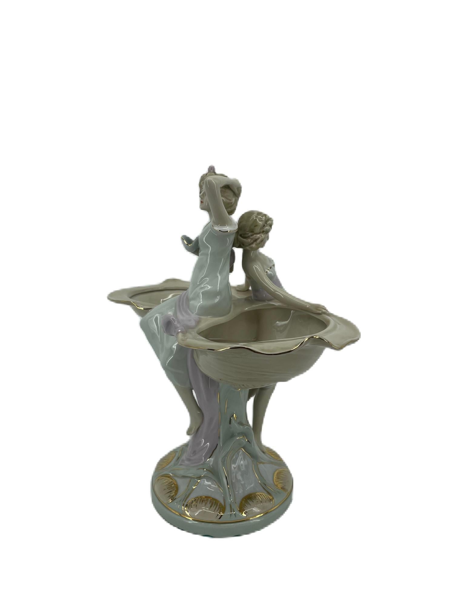 Tchèque Royal Dux Figurine's', plats en porcelaine en forme de deux coquillages en vente